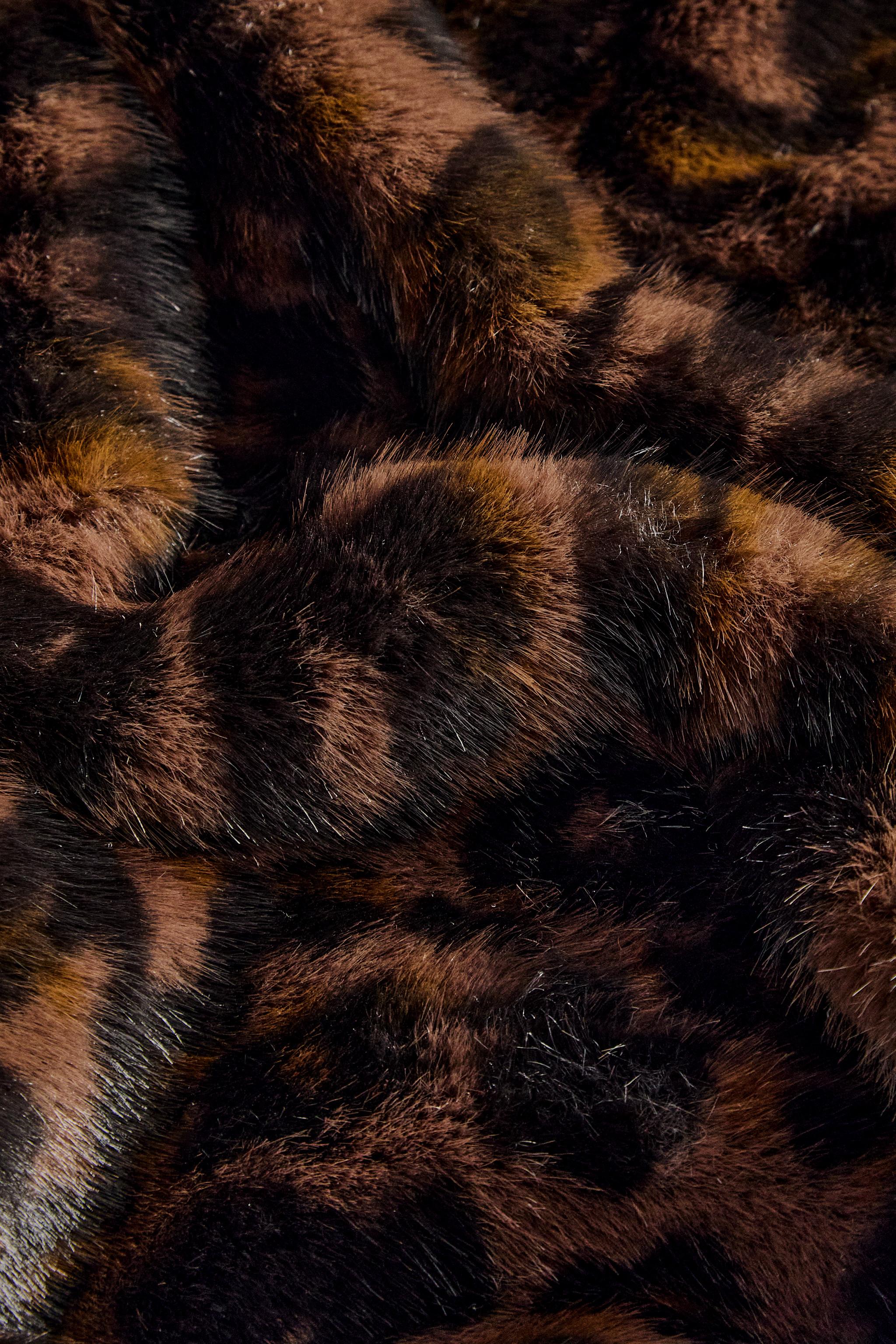 LEOPARD FAUX FUR BLANKET